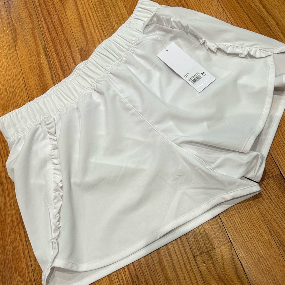NWT YOGALICIOUS ever after running short with ruffle trim